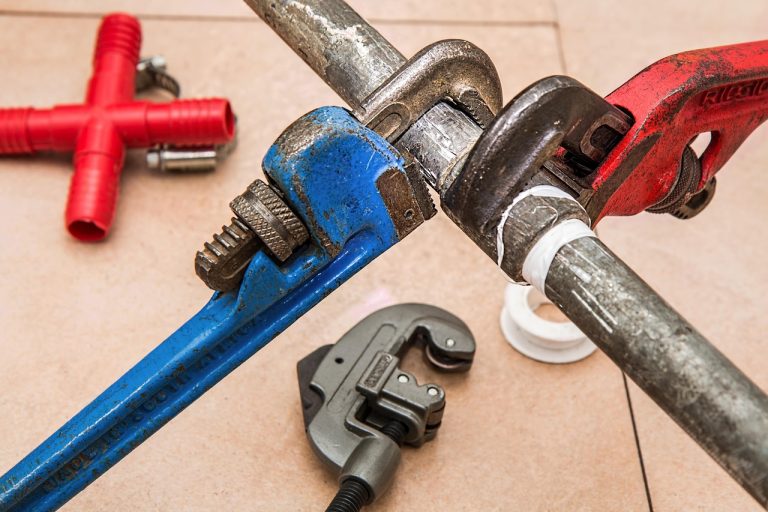 plumbing pipe wrenches plumber 840835 768x512